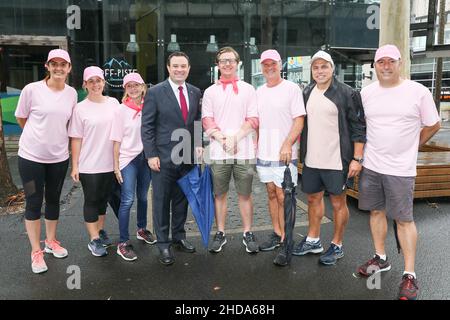 5 janvier 2022 : STUART AYRES (C) et les participants participant à la « Big Three Trek » Charity Walk to the Sydney Cricket Ground pour le début du test rose Ashes Vodafone, qui a réuni des fonds pour la McGrath Foundation le 05 janvier 2022 à Sydney, Nouvelle-Galles du Sud, Australie (Credit image:© Christopher Khoury/Agence de presse australienne via ZUMA Wire) Banque D'Images