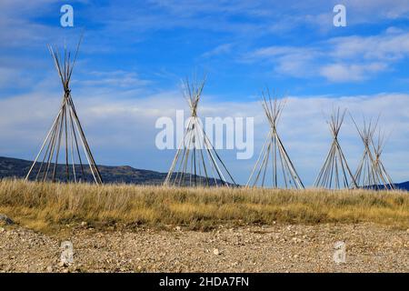 Une tipi, aussi épelée ou moins couramment tipi, et souvent appelée une loge dans des écrits anglais plus anciens, est une tente conique, traditionnellement faite d'anime Banque D'Images