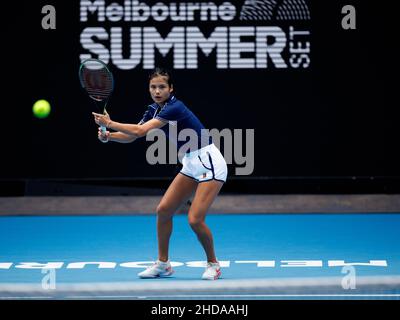 EMMA RADUCANU (GBR) s'entraînant sur le stade Margaret court à l'Open d'Australie 2022 le mercredi 2022 janvier, Melbourne Park Banque D'Images