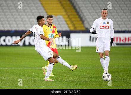 Reinildo Mandava de Lille pendant la coupe de France, ronde de 32, match de football entre RC Lens (RCL) et Lille OSC (LOSC) le 4 janvier 2022 au Stade Bolaert-Delelis à Lens, France - photo Jean Catuffe / DPPI Banque D'Images