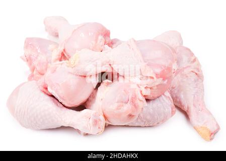 Des cuisses de poulet crues et savoureuses.Vue de dessus.Isolé sur blanc Banque D'Images