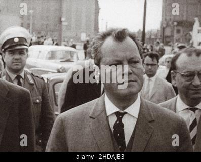 Crise de Berlin en 1961.Willy Brandt, maire de Berlin-Ouest.La série de photos d'archivel dépeint l'interdiction de voyager entre l'est et l'Ouest en août 1961 Banque D'Images