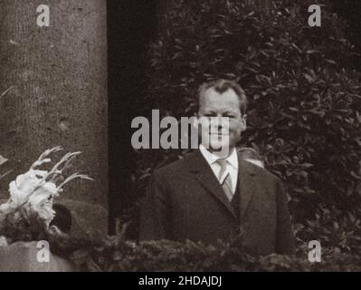 Crise de Berlin en 1961.Willy Brandt, maire de Berlin-Ouest.La série de photos d'archivel dépeint l'interdiction de voyager entre l'est et l'Ouest en août 1961 Banque D'Images