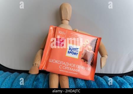 Tyumen, Russie-23 décembre 2021: Barres de chocolat Ritter Sport.Ritter Sport a été fondée en 1912. Banque D'Images