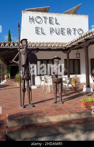 Sculpture de Don Quichotte et Sancho Panza, Hôtel el Puerto, Puerto Lápice, Castilla-la Mancha, Espagne Banque D'Images