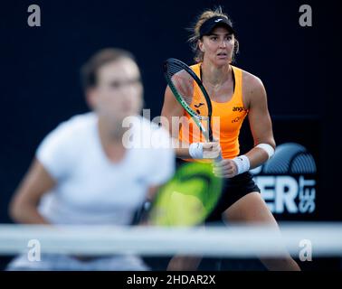 BEATRIZ HADDAD MAIA (BRA) et NURIA PARRIZAS DIAZ (ESP) en action lors de l'été 2022 de Melbourne, le mercredi 2022 janvier, Melbourne Park Banque D'Images