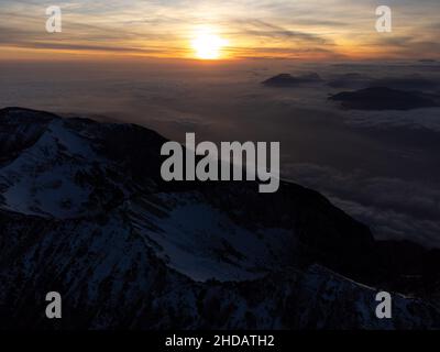 Monte Baldo avec une mer de nuage Banque D'Images