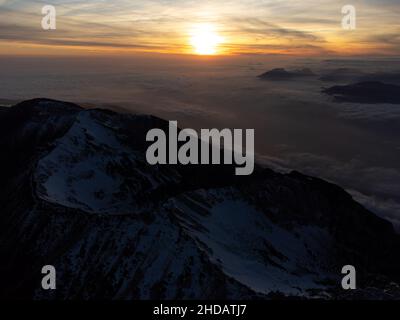 Monte Baldo avec une mer de nuage Banque D'Images