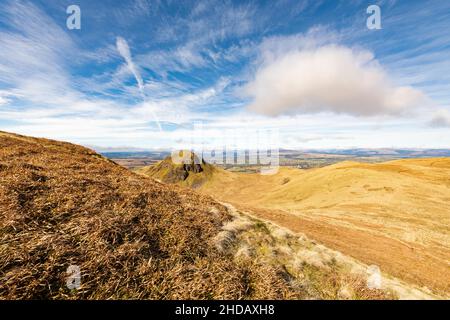 Dumgoyne avec le Loch Lomond et le parc national des Trossachs à la distance vue du pic voisin de Dumfoyne, Stirling, Écosse, Royaume-Uni Banque D'Images