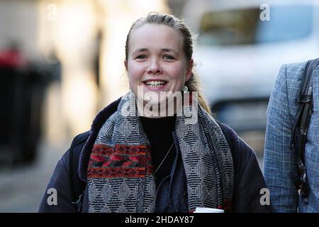 Rhian Graham arrive à la Cour de la Couronne de Bristol où il est accusé de dommages criminels causés par le renversement de la statue du commerçant d'esclaves Edward Colston.Date de la photo: Mercredi 5 janvier 2022.Le mémorial de bronze du marchand d'esclaves datant du 17th siècle a été retiré lors d'une manifestation sur la question de la Black Lives le 7 juin de l'année dernière, avant d'être jeté dans le port de Bristol et ensuite récupéré par le conseil municipal de Bristol.Voir PA Story COURTS Colston.Le crédit photo devrait se lire : Ben Birchall/PA Wire Banque D'Images