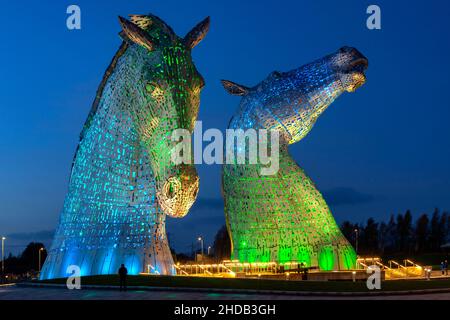 The Kelpies - Falkirk - Écosse.Deux sculptures à tête de cheval de 30 mètres de haut (98 pi) représentant des laques (eaux-de-vie changeantes).Ils se tiennent à côté de Banque D'Images