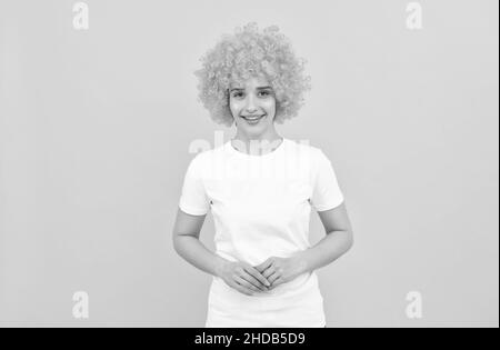 bonne femme freaky dans la perruque clown pour la fête, le plaisir Banque D'Images