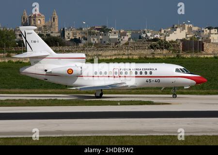 Spanish Air Force Dassault Falcon 900B (Reg.: T18-1) après le levage de la piste 31. Banque D'Images