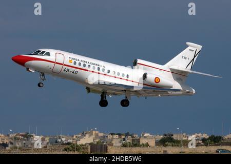 Spanish Air Force Dassault Falcon 900B (Reg.: T18-1) après le levage de la piste 31. Banque D'Images