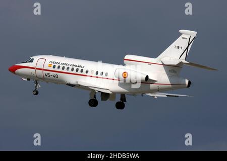 Spanish Air Force Dassault Falcon 900B (Reg.: T18-1) après le levage de la piste 31. Banque D'Images