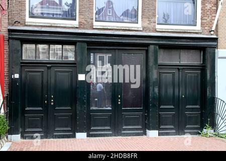 Porte d'entrée originale de la maison et du musée Anne Frank d'Amsterdam.