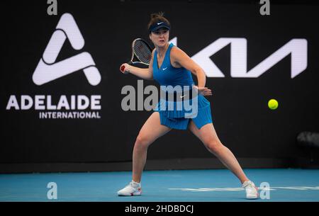 Adélaïde, Australie,04/01/2022, Elina Svitolina, de l'Ukraine, en action lors du premier tour contre Anastasia Gasanova, de la Russie, lors 2022 du tournoi international de tennis WTA 500 d'Adélaïde le 4 janvier 2022 au Memorial Drive tennis Centre à Adélaïde, Australie - photo : Rob Prange/DPPI/LiveMedia Banque D'Images