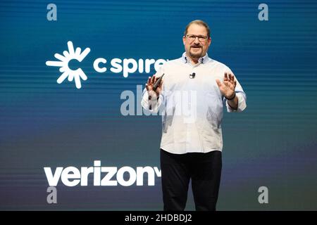 Las Vegas, États-Unis.05th janvier 2022.Cristiano Amon, Président-directeur général de Qualcomm Incorporated, s'adresse aux médias lors d'une conférence au ces International 2022, au Mandalay Bay Convention Center de Las Vegas, Nevada, le mardi 4 janvier 2022.Photo de James Atoa/UPI crédit: UPI/Alay Live News Banque D'Images