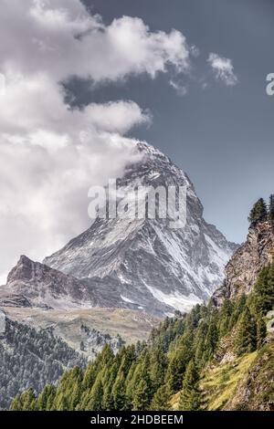 Cervin dans les Alpes suisses.Monument emblématique, célèbre montagne près de Zermatt, canton du Valais, Wallis en Suisse. Banque D'Images