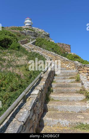 CAPE POINT, AFRIQUE DU SUD - DEC 23, 2021: Marches menant à l'ancien phare de Cape point dans le parc national de Table Mountain Banque D'Images