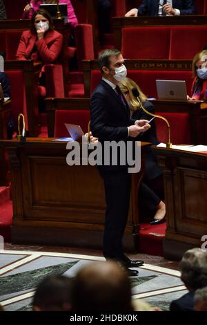 Paris, France, le 04 janvier 2022.Olivier Veran, ministre de la Santé, lors du débat sur la passe de vaccination lors de l'assemblée nationale à Paris, en France, le 04 janvier 2022.Photo par Karim ait Adjedjou/avenir Pictures/ABACAPRESS.COM Banque D'Images