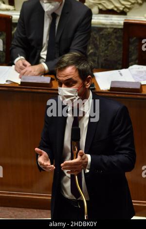 Paris, France, le 04 janvier 2022.Olivier Veran, ministre de la Santé, lors du débat sur la passe de vaccination lors de l'assemblée nationale à Paris, en France, le 04 janvier 2022.Photo par Karim ait Adjedjou/avenir Pictures/ABACAPRESS.COM Banque D'Images