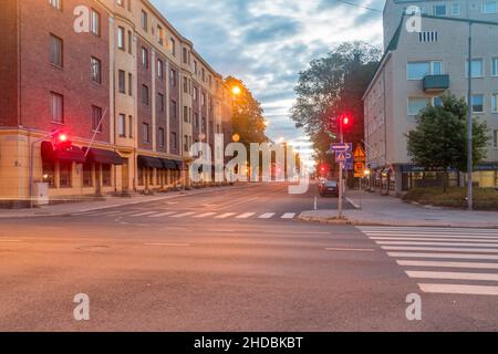 Turku, Finlande - 5 août 2021 : matin dans une rue. Banque D'Images