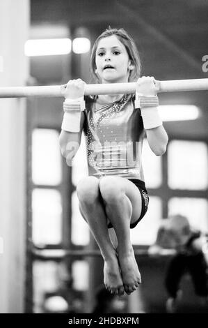 entraînement des enfants dans la salle de sport Banque D'Images