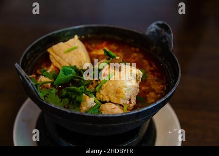 Tofu chaud cuit à la vapeur au piment Banque D'Images