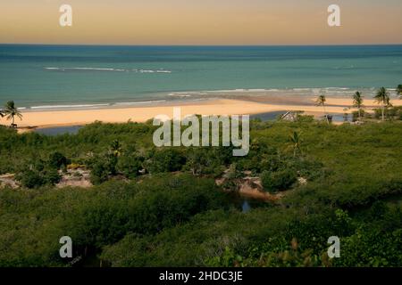 porto seguro, bahia, brésil - 28 avril 2008 : vue aérienne de Praia dos Nativos dans la région de Trancoso, dans la municipalité de Porto Seguro. Banque D'Images