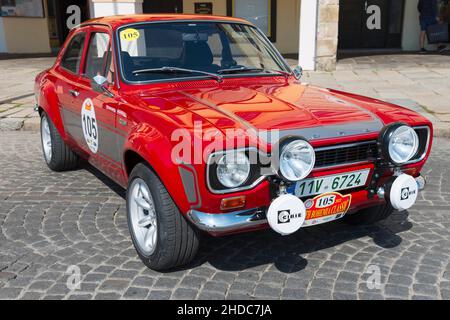 Voiture classique, Ford Escort RS2000, place Premysla Otakara II, Namesti Premysla Otakara II vieille ville historique, Ceske Budejovice, ?eske Bud?jovice Banque D'Images