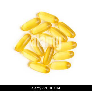 Tas de capsules Omega 3 sur fond blanc. Banque D'Images