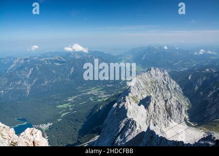 Garmisch-Partenkirchen in Markt und zugleich der Kreishauptort des Landkreises Garmisch-Partenkirchen und das Zentrum des Werdenfelser Landes. Banque D'Images