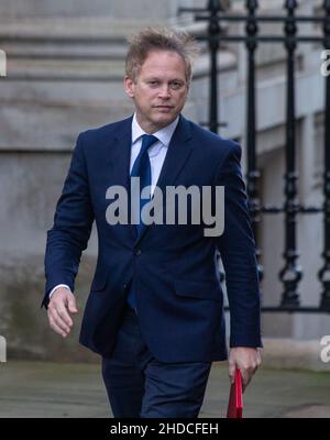 Londres, Angleterre, Royaume-Uni.5th janvier 2022.Subvention du Secrétaire d'État aux transports SHAPPS est visible à l'extérieur du 10 Downing Street.(Credit image: © Tayfun Salci/ZUMA Press Wire) Credit: ZUMA Press, Inc./Alay Live News Banque D'Images