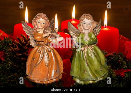 Zwei Engel, Weihnachtsengel, figure, liest ein Buch, Weihnachten, Advent, Kirche, Religion, Geige, Musikinstrument, 4. L'Avent, Adventskranz, Banque D'Images