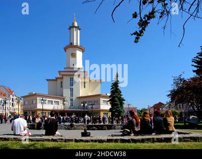 Ivano Frankivsk, Ukraine : Ratusha abrite le musée régional d'histoire, d'artisanat et de culture d'Ivano-Frankivsk.Anciennement l'hôtel de ville d'Ivano Frankivsk. Banque D'Images