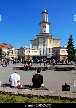 Ivano Frankivsk, Ukraine : Ratusha abrite le musée régional d'histoire, d'artisanat et de culture d'Ivano-Frankivsk.Anciennement l'hôtel de ville d'Ivano Frankivsk. Banque D'Images