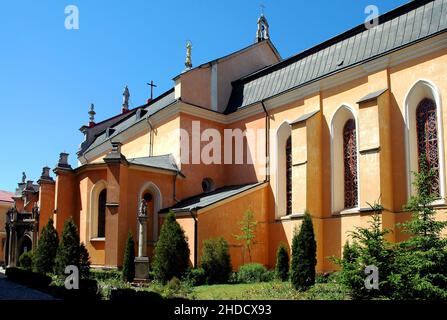 Kamyanets Podilskyi, Ukraine : la cathédrale Saint-Pierre et Paul s'appelle également la cathédrale de Kamianets-Podilskyi dans la vieille ville.Vue générale du bâtiment. Banque D'Images