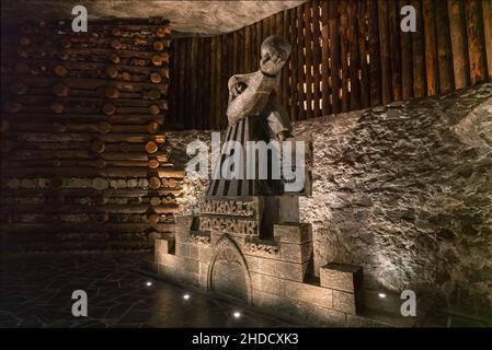 Nicolaus Copernicus Sculpture à la mine de sel de Wieliczka - Wieliczka, Pologne Banque D'Images