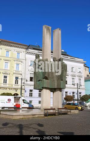 BRATISLAVA, SLOVAQUIE - 03 SEPTEMBRE 2019 : les ensembles monumentaux de Ludovit Stur et les étudiants de la place Ludovita Stura Banque D'Images