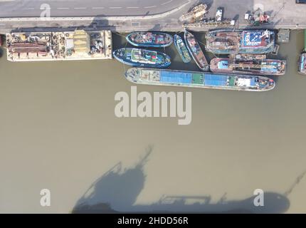 Vue sur les navires à Albert Dock, Hull Banque D'Images