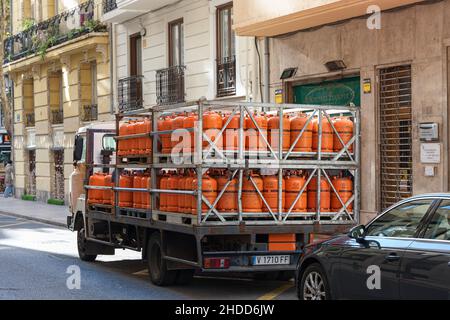 VALENCE, ESPAGNE - 29 NOVEMBRE 2021 : Repsol est une société espagnole d'énergie et de pétrochimie basée à Madrid Banque D'Images