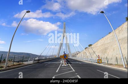 Le pont Nissibi Euphrate en Turquie, enjambant le lac Ataturk barrage sur l'Euphrate à la frontière provinciale des villes d'Adiyaman et de Siverek Banque D'Images