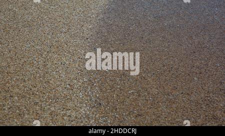Plages et mer, les vagues de la mer se sont enferlées sur la plage de sable.Arrière-plan Banque D'Images