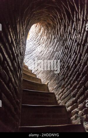 Escalier dans la tour Burana, souche d'un ancien minaret, Kirghizistan Banque D'Images