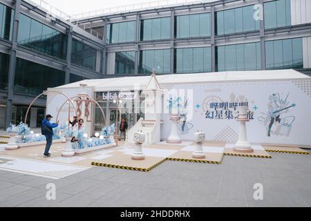 SHANGHAI, CHINE - le 1 JANVIER 2022 - Une boutique flash Bilibili Magic Garden à l'intérieur du pavillon de France de l'exposition universelle à Shanghai, Chine, le 1 janvier 2022. Banque D'Images