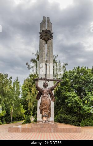 KARAKOL, KIRGHIZISTAN - 14 JUILLET 2018 : Mémorial de la Seconde Guerre mondiale dans le parc de la victoire à Karakol, Kirghizistan Banque D'Images