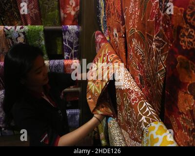 Banyuwangi, Indonésie - 20 mars 2018 : batik indonésien d'origine dans l'un des centres de vente de batik Banque D'Images