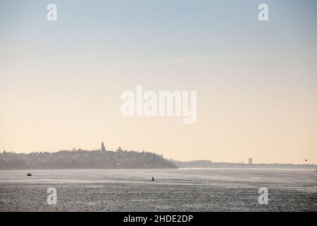 Photo de l'horizon de Zemun et Belgrade, en Serbie, avec un accent sur la tour Gardos.Gardos Tower également connu sous le nom de Millennium Tower ou Kula Sibinjanin Banque D'Images