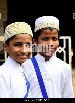 Garçons musulmans indiens souriant.Mumbai, Inde. Banque D'Images